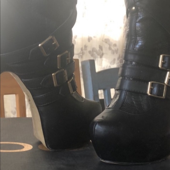 BEBE heels - Picture 3 of 4